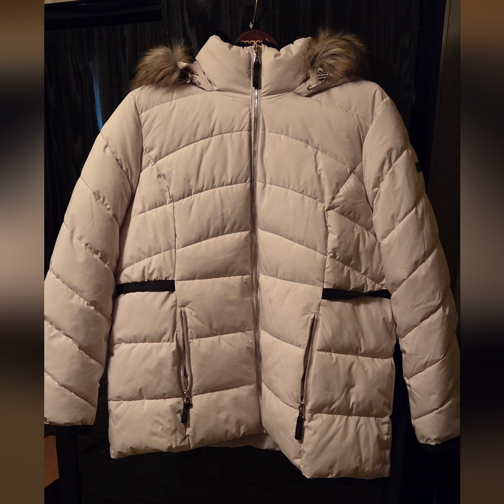 Women's Cream Puffer Jacket with Faux Fur Trim Size XXL - NWOT